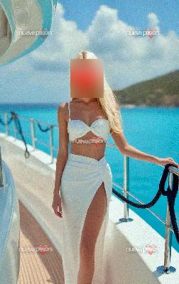 SOFIA RECIÉN LLEGADA A TU PUEBLO ESTOY MUY MOJADITA.