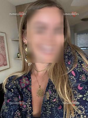 MUJER DISPONIBLE PARA SEXO Y MASAJES