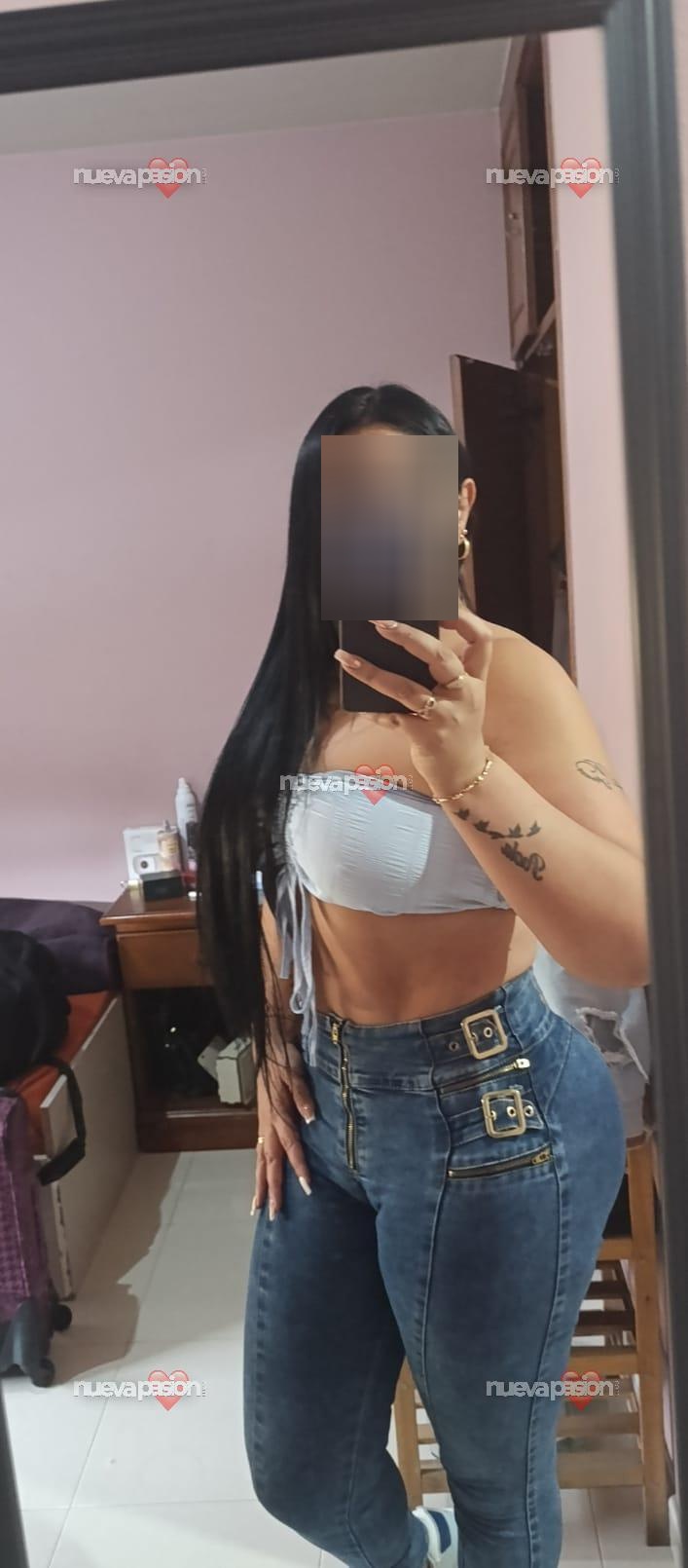 LAURA  JOVEN COLOMBIANA  CARIÑOSA  Y COMPLETA