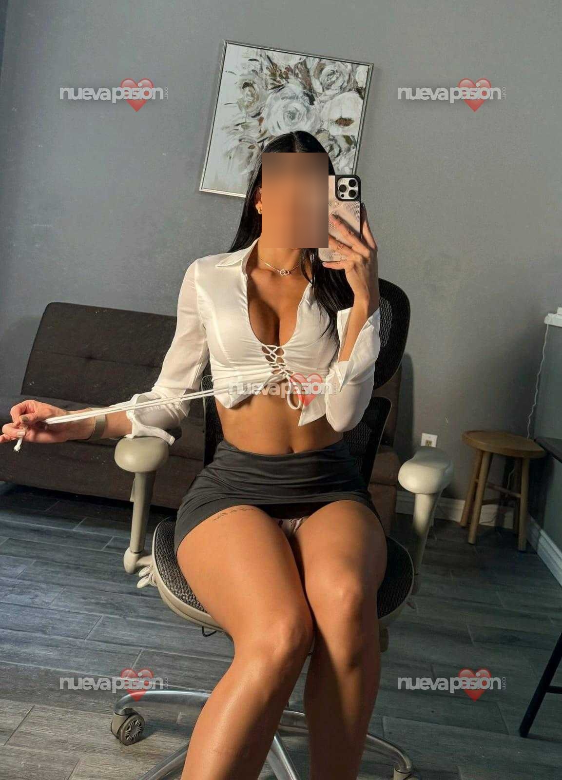 Hola, soy rébecca , una joven y hermosa latina recién llegada