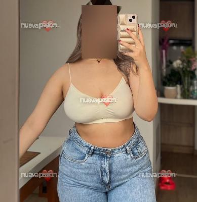 JULIA  🇪🇸 española amateur joven y simpática
