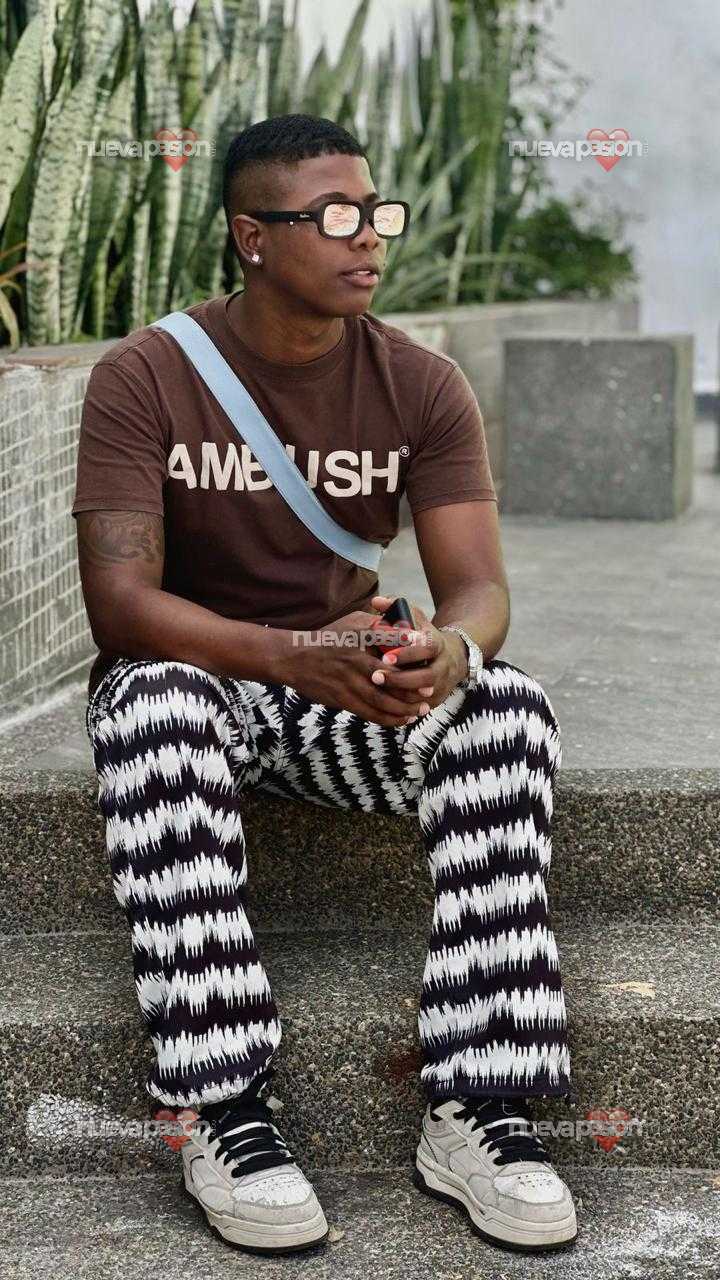 Rico negro exótico pollon