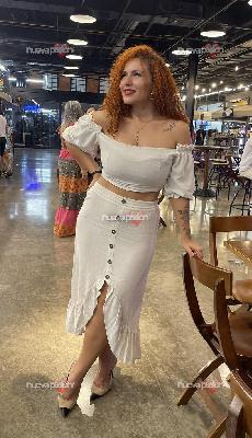 Monique Brasil , lá dios de curvas reales