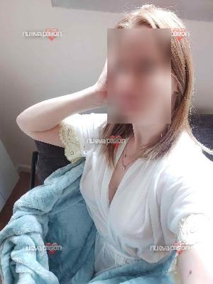 Estoy disponible para todo tipo de encuentros sexuales remunerados; si te interesa, escríbeme.