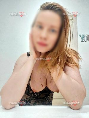 Soy una mujer sincera disponible para encuentros sexuales.