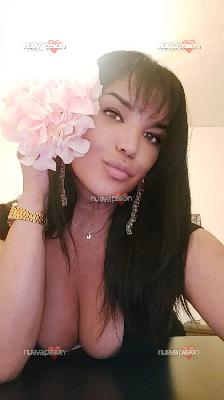 Soy Mónica ¿quedamos?