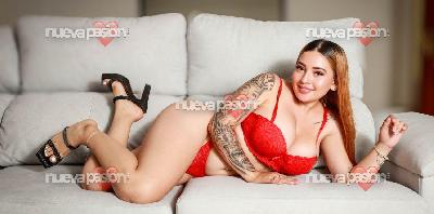 Ashly soy bajita tengo 19 años soy muy complaciente fiestera y muy implicada