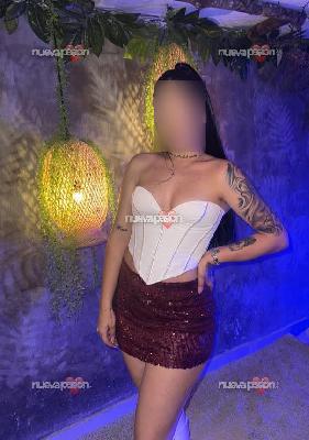 Jovencita encantadora fiestera