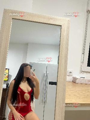 JOVENCITA UNIVERSITARIA DELGADA, DULCE CALIENTE CARIÑOSA