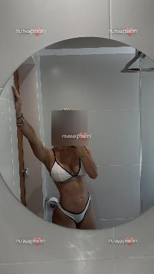 CAMILA LATINA DELGADA Y TATUADA