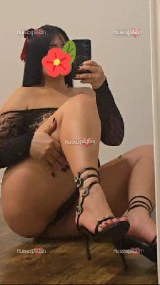 Jessi muy complaciente griego