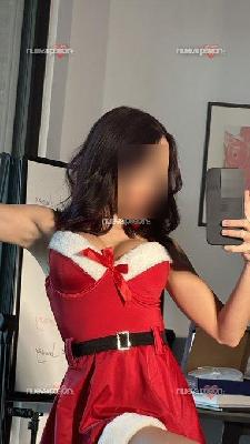 Estoy disponible para satisfacer tus deseos sexuales.