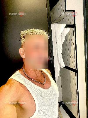 SILVER FOX CHICO CON POLLA ENORME QUIERE SATISFACERTE