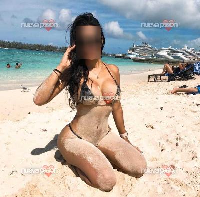 Jovencita estrecha , solita con ganas de pasarla bien