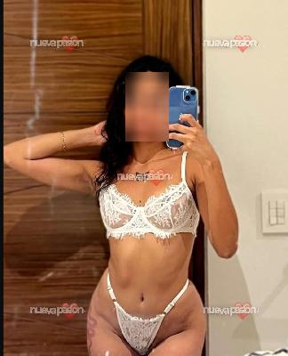 UNA CALIENTE VENEZOLA LISTA PARA CUMPLIR LO QUE DESEES