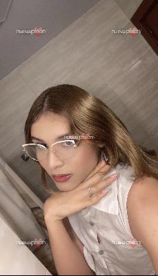 Emma! Sexi jovencita trans