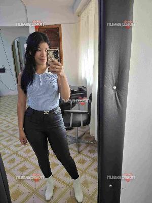 Jovencita le gusta chupar polla