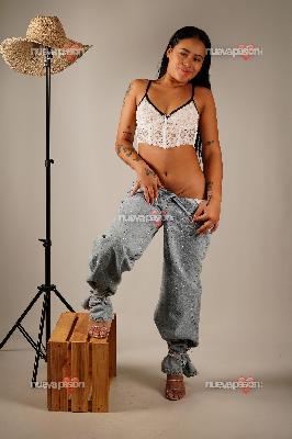 NIKOL  UNA HERMOSA LATINA  EN VALENCIA