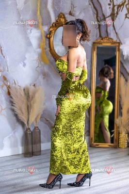 CHICA TRANS BIEN DOTADA LECHERA VERSATIL COMPLACIENTE