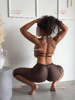 Dulce y cariñosa Alexa por primera vez en Valencia