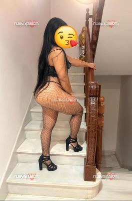 VENEZOLANA COMPLETA Y SIN LÍMITES EN VECINDARIO