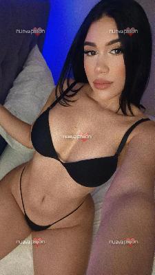 Exótica pelinegra dispuesta a complacerte