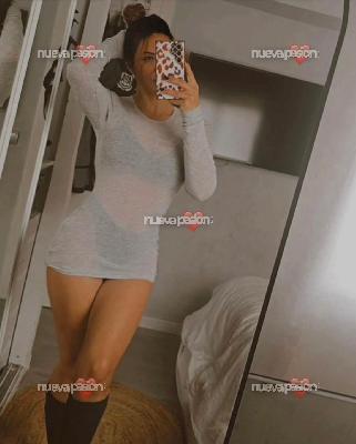 ESTA NAVIDAD ENTRE LUCES Y NIEVE, TU MEJOR REGALO SOY YO ,MARYAM MASAJISTA ESPAÑOLA