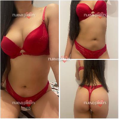 Emily complaciente y cariñosa