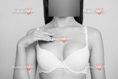 Tocar tetas mientras me masturbo