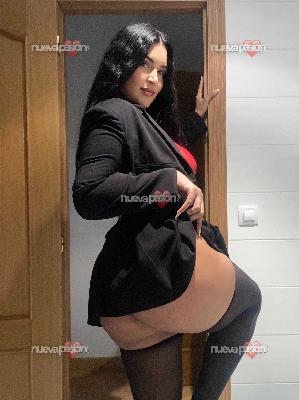 CARIÑOSA, FOGOSA Y FIESTERA