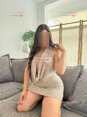 LATINA  ARDIENTE  LUJURIOSA Y COMPLACIENTE  MUY COMPLETA