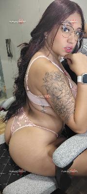 AQUÍ ESTA TU PUTITA PARA COMPLACERTE