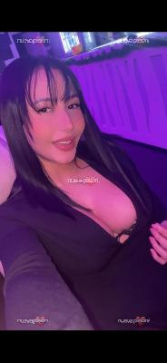 Venezolana cariñosa y fiestera