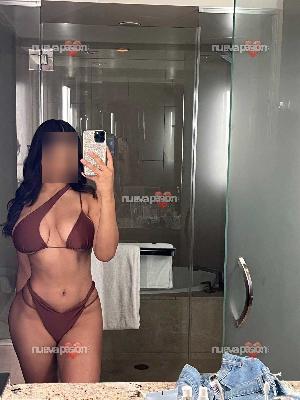 Mujer madura disponible para encuentros y desnudos