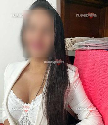 SILVIA, 20 AÑOS, AUXILIAR SANITARIA Y MASAJISTA EN MADRID