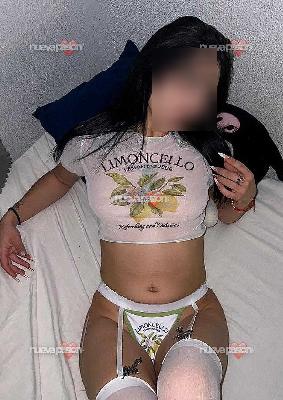 CHICA MUY IMPLICADA ME LA COMO ENTERITA