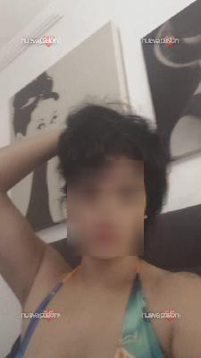 CHICA JOVEN FIESTERA ALEGRE CARIÑOSA Y DIVERTIDA LATINA