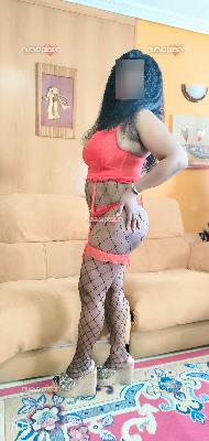 Angela toda cariñosa y bombon de chocolate