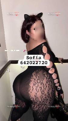 JOVENCITA CURVY FIESTERA , MORBOSA Y CACHONDA