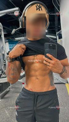 HOMBRE VARONIL COLOMBIANO  COMPLACIENTE A TUS CAPRICHOS