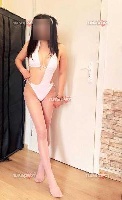 ANA JOVEN Y EXPERTA MASAJISTA EN TECNICAS ORIENTALES