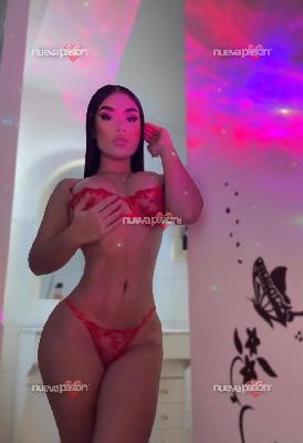 Samantha, jovencita muy mojada en Alicante