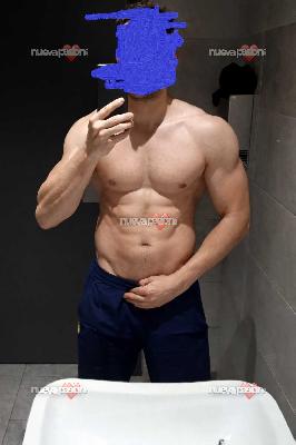 CHICO MUY DOTADO PARA MUJERES Y PAREJAS