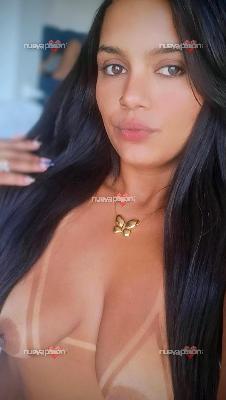 Una mujer brasileña muy caliente y sin pretensiones.