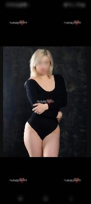 Dulce una mujer cariñosa y exuberante