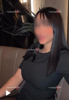 Venezolana cariñosa y fiestera