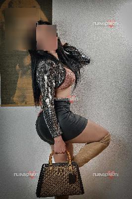 Soy Débora, una mujer encantadora.