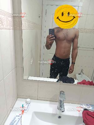 Ola sou moreno, gosto de dar muito prazer, se você tiver alguma fantasia podemos fazer, vou  te dar um prazer inesquecível por isso não existe me chama,