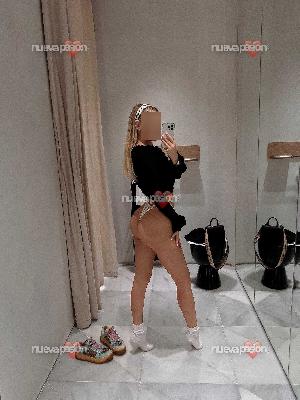 Carmen,Si eres un hombre que ama el sexo, ven a probarme y verás 🍭