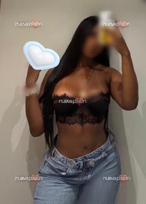 Karin, una colombiana de 35 años con curvas que invitan al pecado